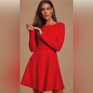 Size small juniors Lulus red dress. With Long sleeves. Zip up back.